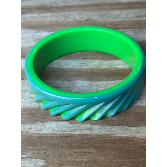 Vintage Jewelry - Hand Carved Lucite Two tone Bangle Bracelet Green and Blue